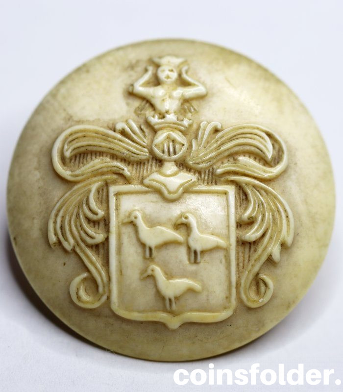 Livery Button made from ivory with the family coat of arms of Von Warnstedt