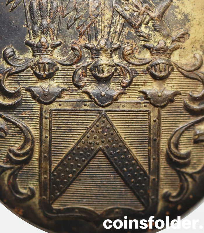 Livery button with the family coat of arms of Sparre af Rossvik