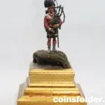 Hand-painted Cameron Highlander bagpiper tin soldier figurine