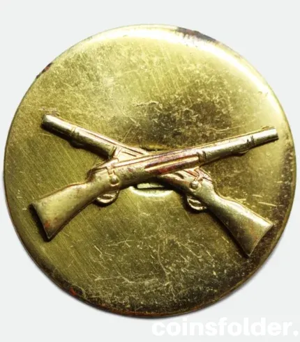 Vintage US Army enlisted collar insignia with crossed rifles.